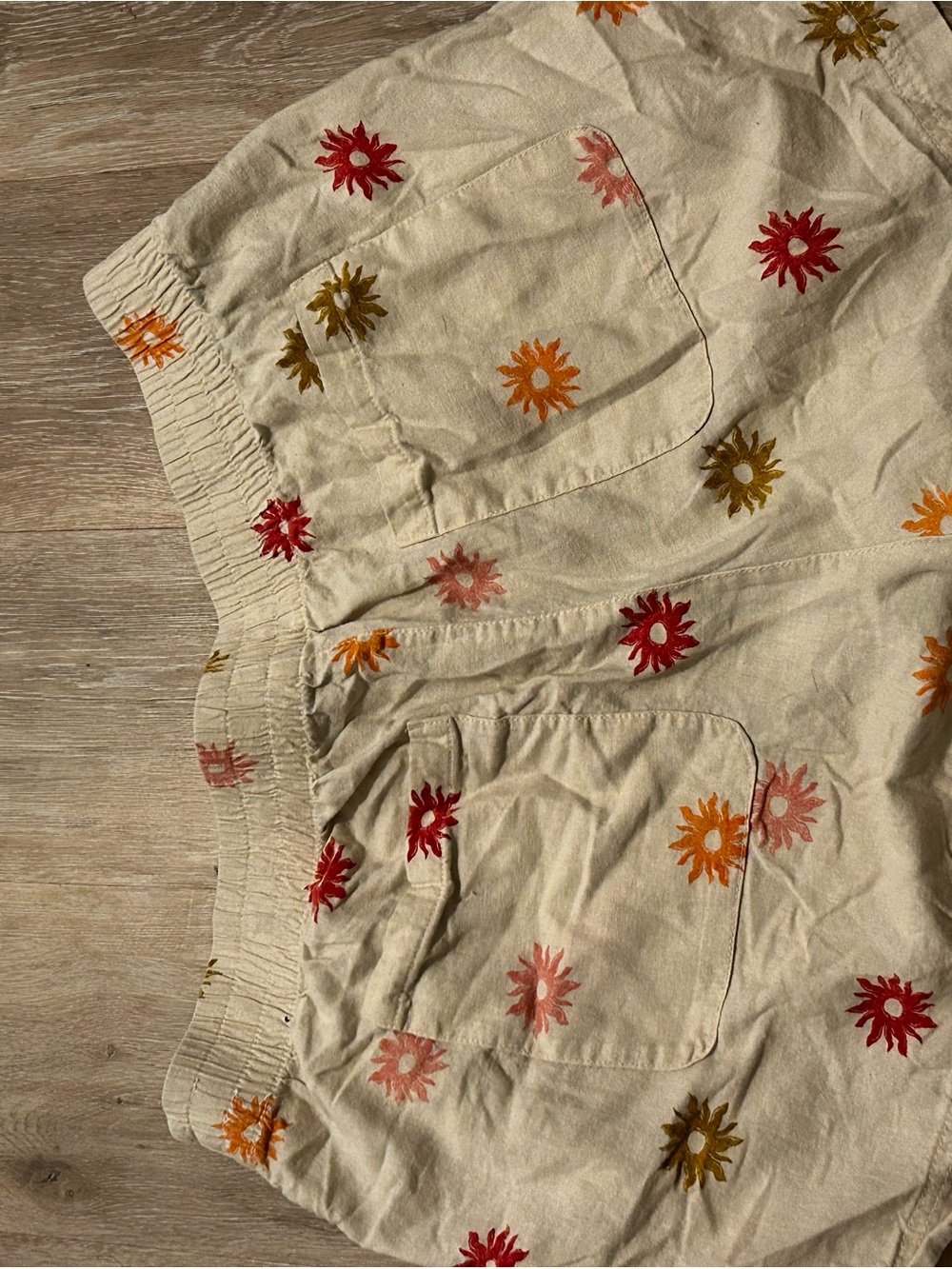 Old Navy Cream Floral Print Elastic Waist Shorts